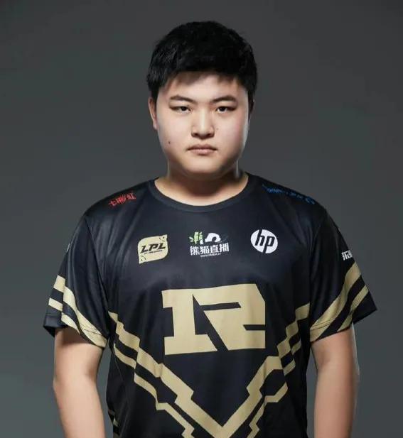 开云体育-Uzi迎来七赛季高光表现，RNG球迷沸腾！的简单介绍